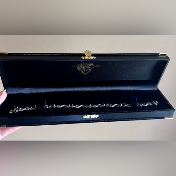 .925 Sterling Silver Sapphire gemstone Bracelet w Diamonds 7.5 Long 9.9 grams - Picture 3 of 11